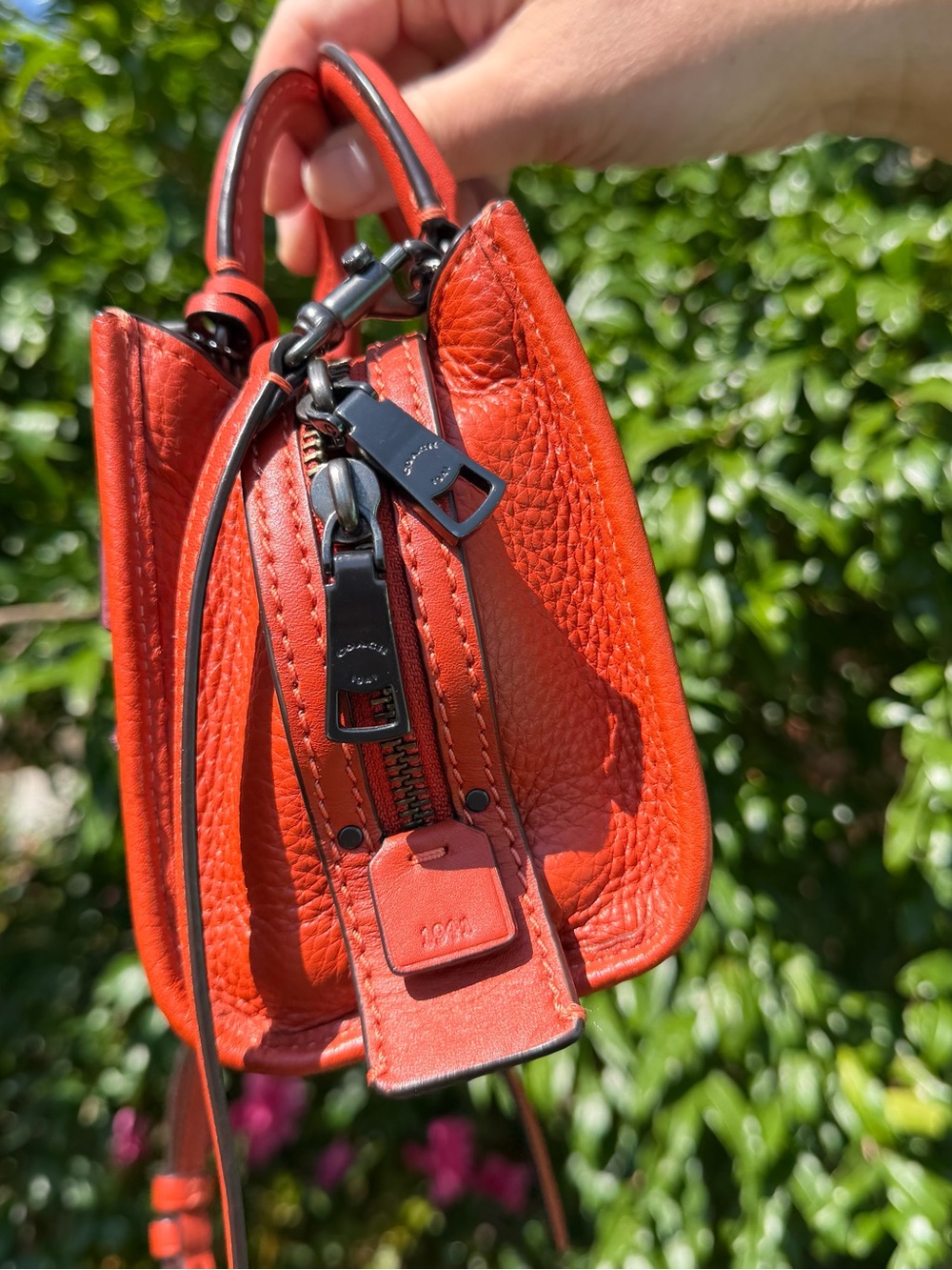 EUC Coach Rogue 17 Vermillion Orange Natural Pebble Leather Crossbody Bag 22978 - Picture 5 of 11